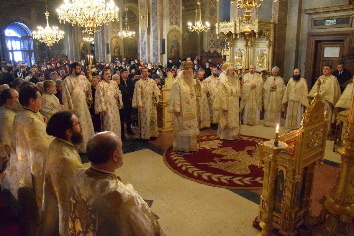 „Biserica dă sens atât familiei, cât şi şcolii“ 65808