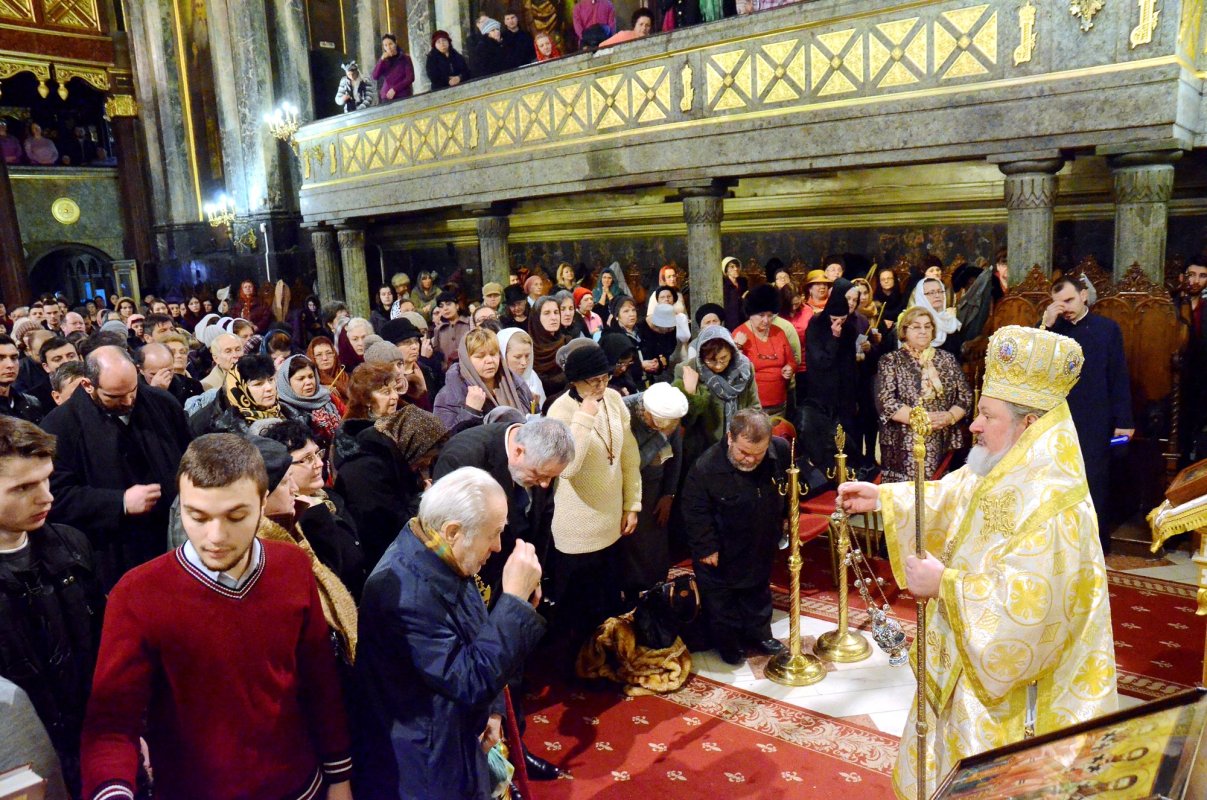 Hram luminos la Facultatea de Teologie din Bucureşti 65838