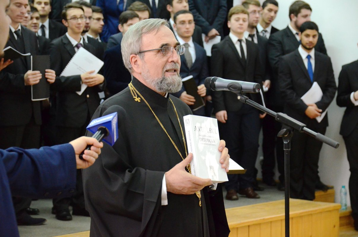 Hram luminos la Facultatea de Teologie din Bucureşti 65842