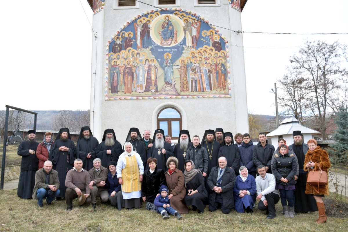 Liturghie arhierească la schitul cu şapte vieţuitori 65811