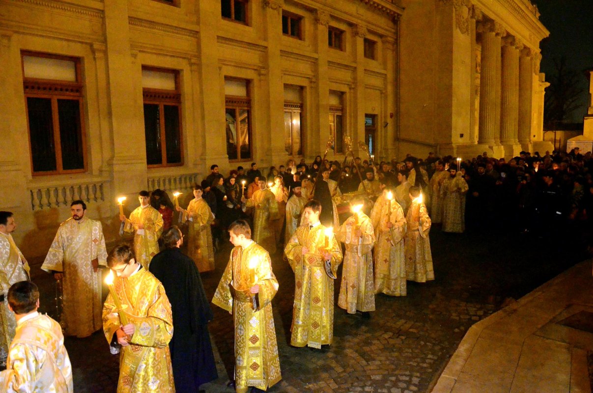 Procesiune cu moaştele Sfinţilor Trei Ierarhi la Catedrala Patriarhală 65857