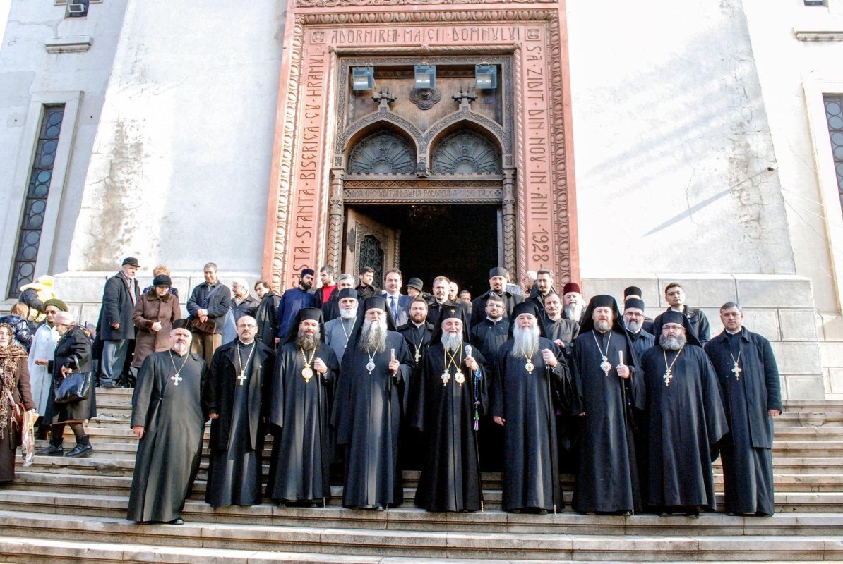 Sfinţii Trei Ierarhi, sărbătoriţi în Cetatea Băniei 65767