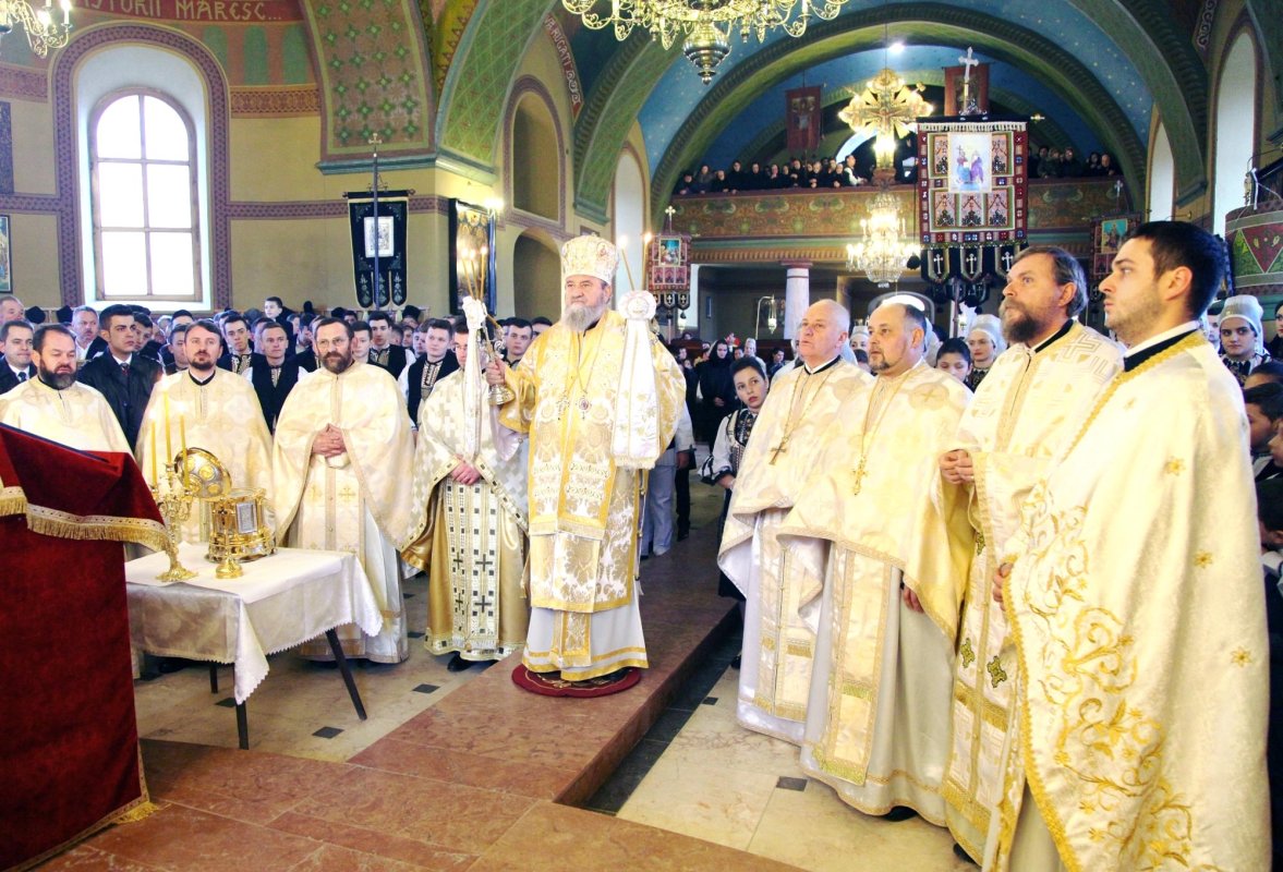 Slujbe arhiereşti în Duminica a 32-a după Rusalii 65754