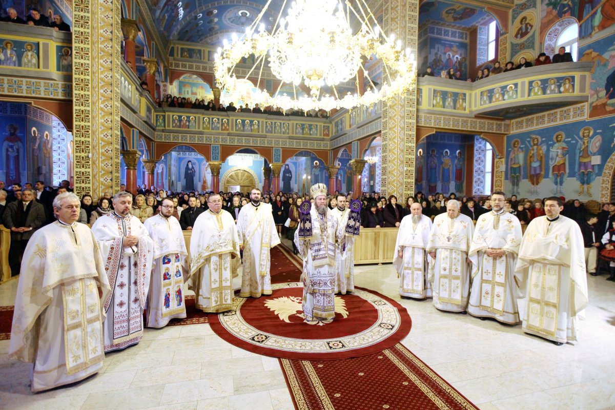 Slujbe arhiereşti în Duminica a 32-a după Rusalii 65757