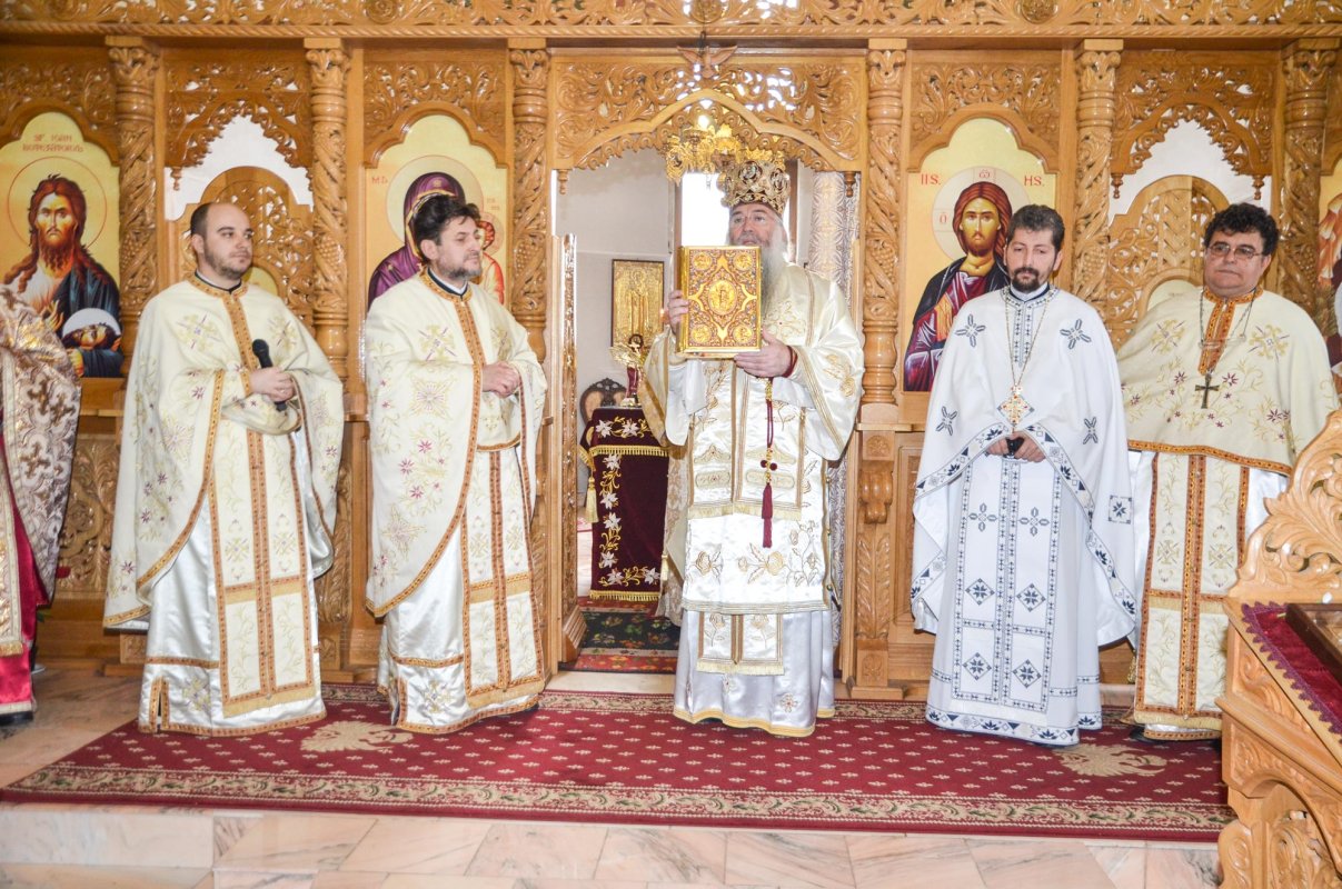 Sfinte Liturghii arhiereşti la Craiova şi Turnu Severin 65707