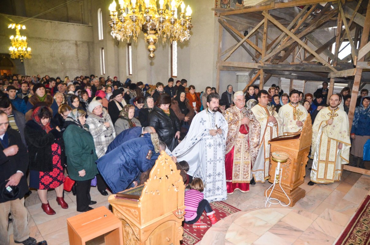 Sfinte Liturghii arhiereşti la Craiova şi Turnu Severin 65708