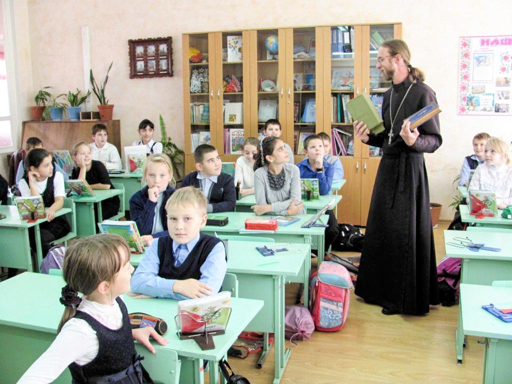 500.000 de elevi din clasa a IV-a participă la orele de religie ortodoxă în Rusia 65600
