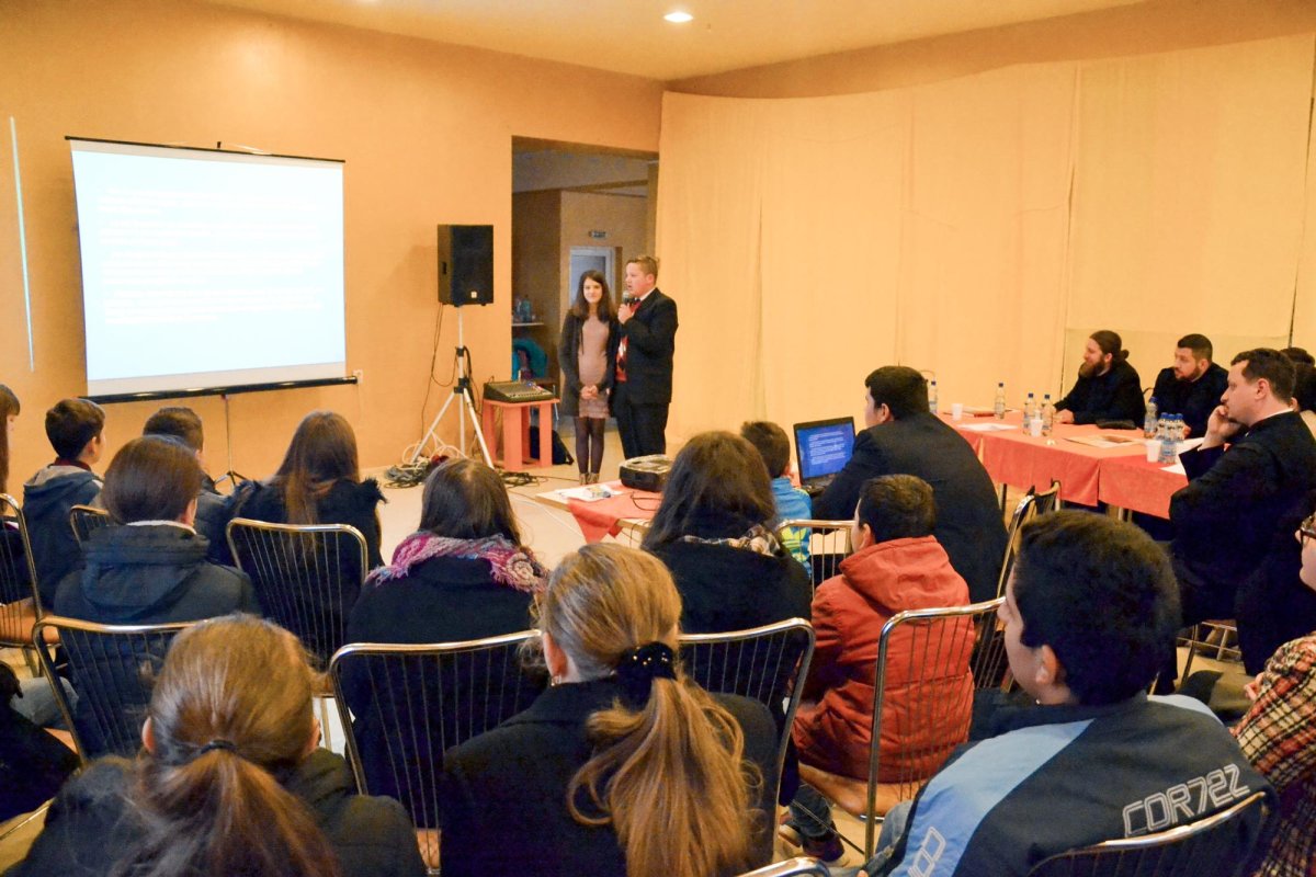 Simpozion dedicat tinerilor 65585