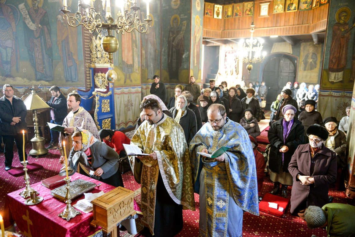 Mavrodolu, biserica tinerilor din Pitești 65453