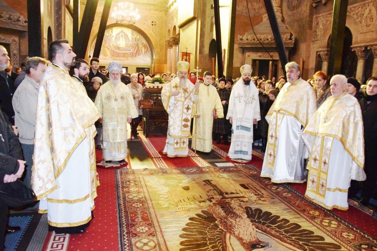 Slujiri arhiereşti în Duminica a 16-a după Rusalii 65406