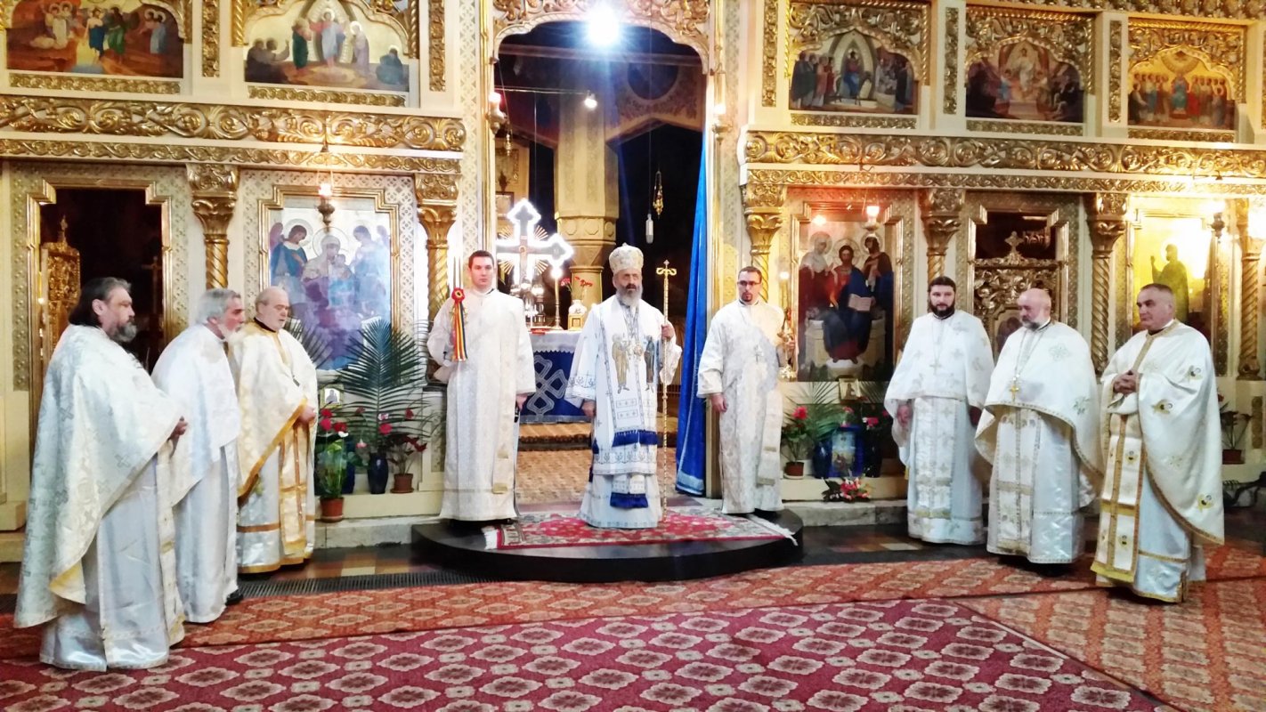 Slujiri arhiereşti în Duminica a 16-a după Rusalii 65407