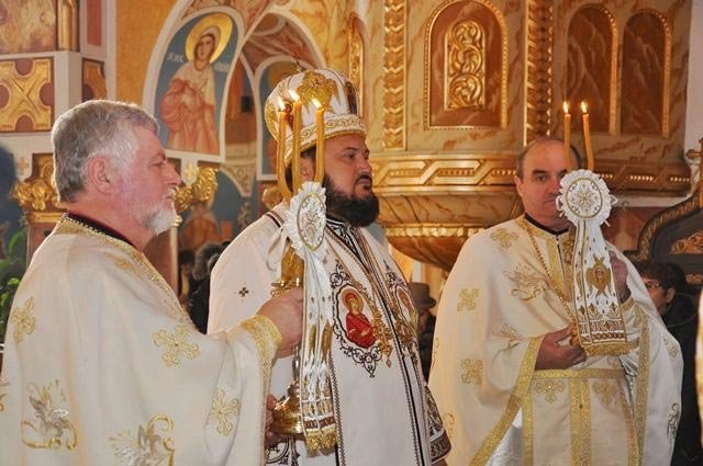 Slujiri arhiereşti în Duminica a 16-a după Rusalii 65409