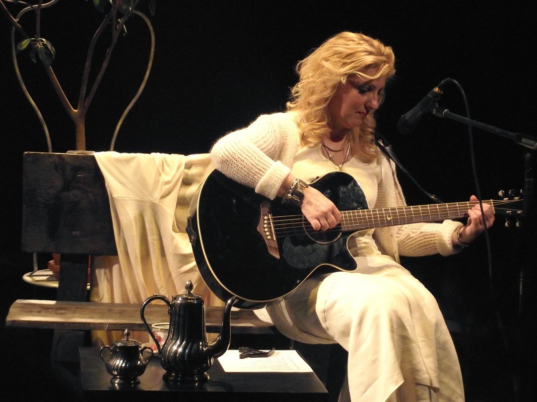 „13 povești de dragoste… și un povestitor”, la Centrul Cultural pentru UNESCO „Nicolae Bălcescu” 65393