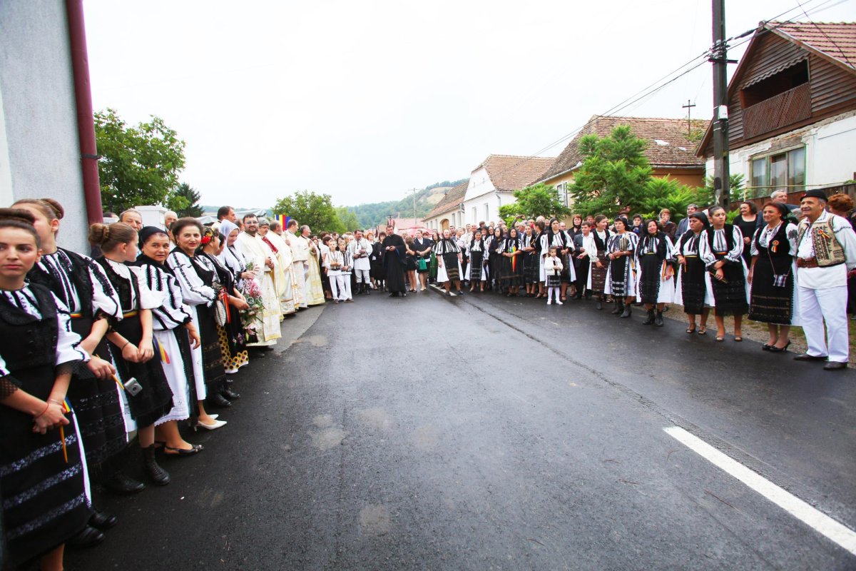 Biserica, visul împlinit al românilor din Curciu 65140