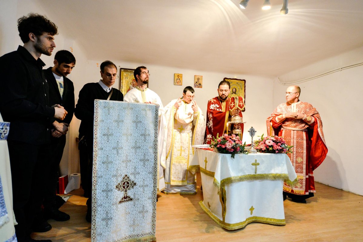 Hramul comunităţii surzilor din Bucureşti 65171