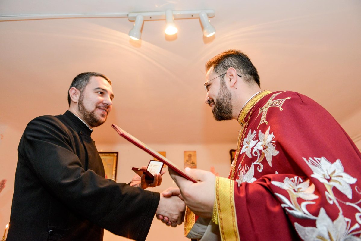 Hramul comunităţii surzilor din Bucureşti 65173