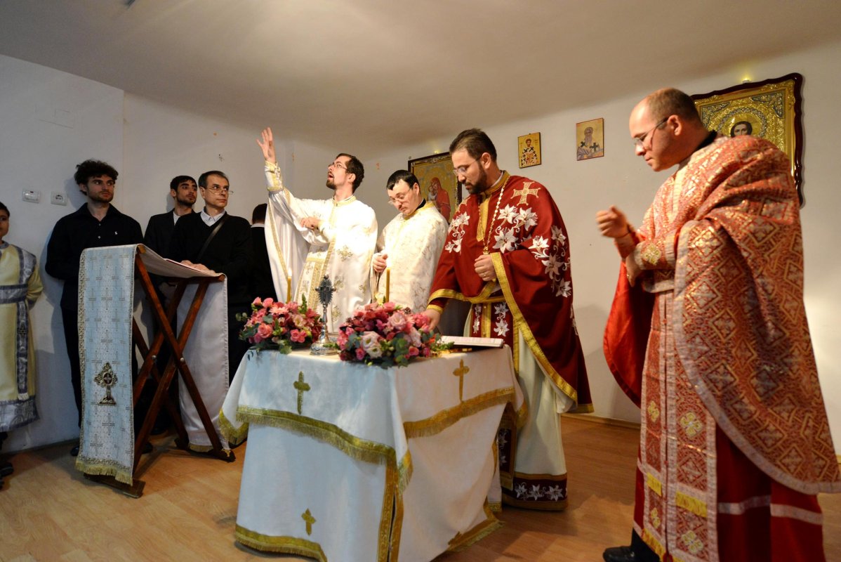 Hramul comunităţii surzilor din Bucureşti 65176