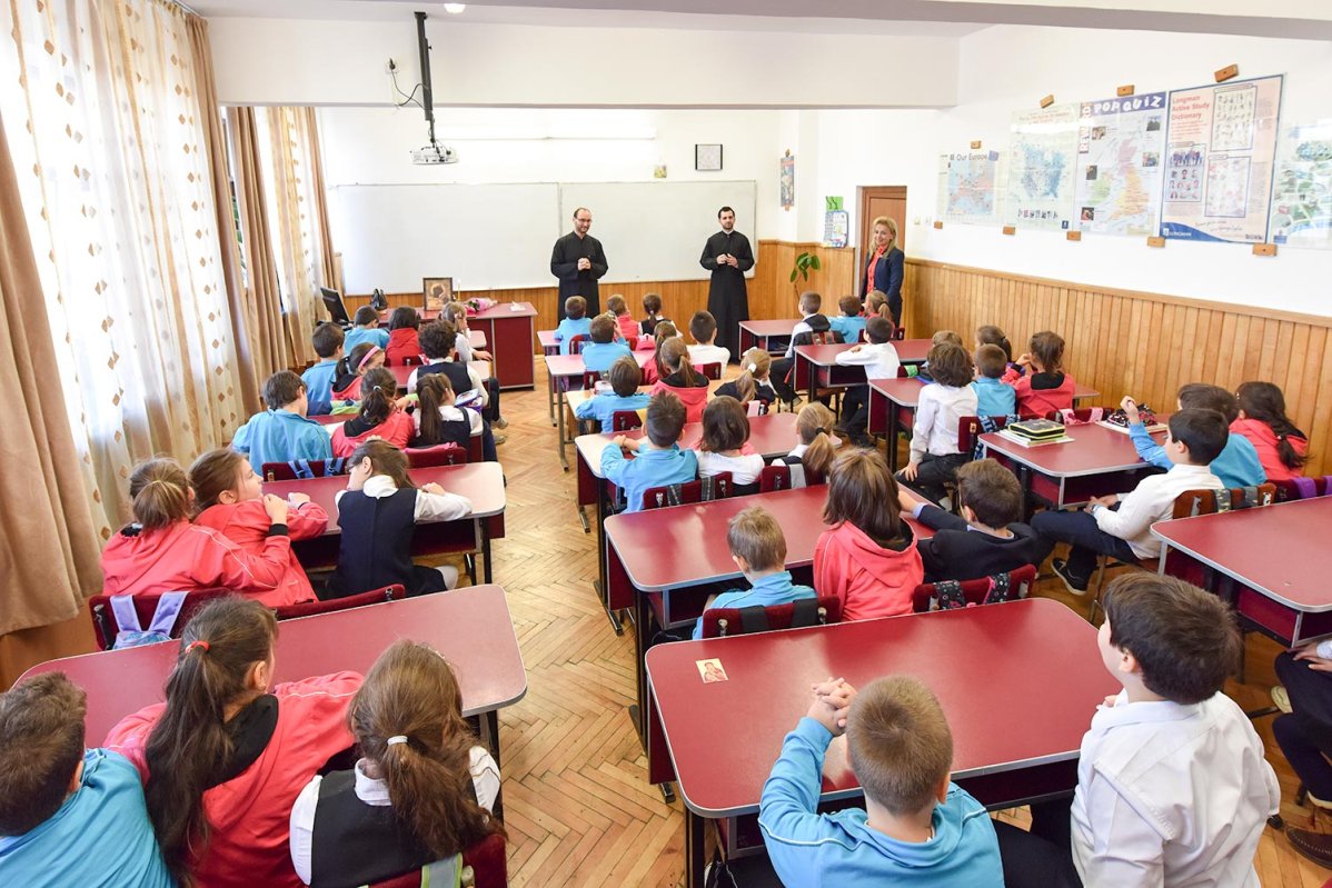 Parohia unde înveți cum  să te faci tuturor toate 65158