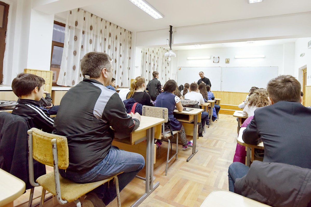 Parohia unde înveți cum  să te faci tuturor toate 65159