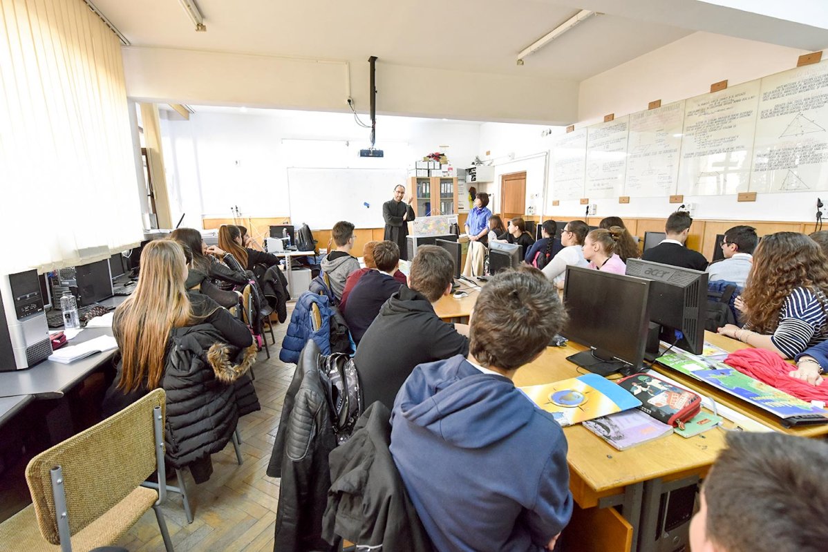 Parohia unde înveți cum  să te faci tuturor toate 65160