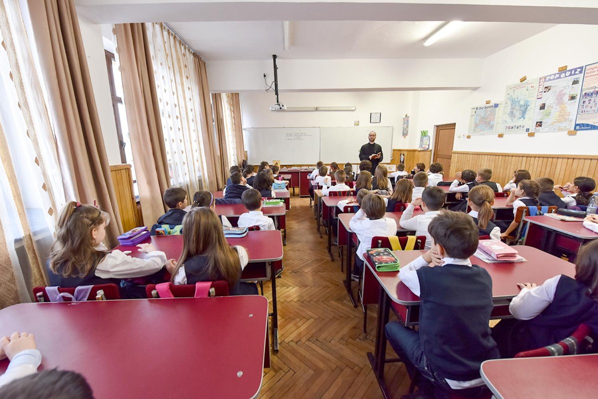 Parohia unde înveți cum  să te faci tuturor toate 65162