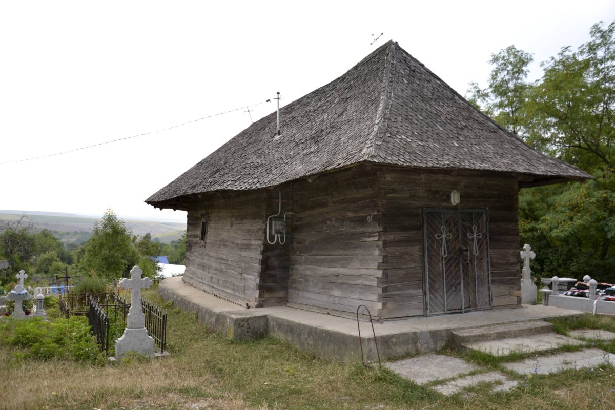 Bătrâna bisericuță din Cetățuia Puieștilor 65215