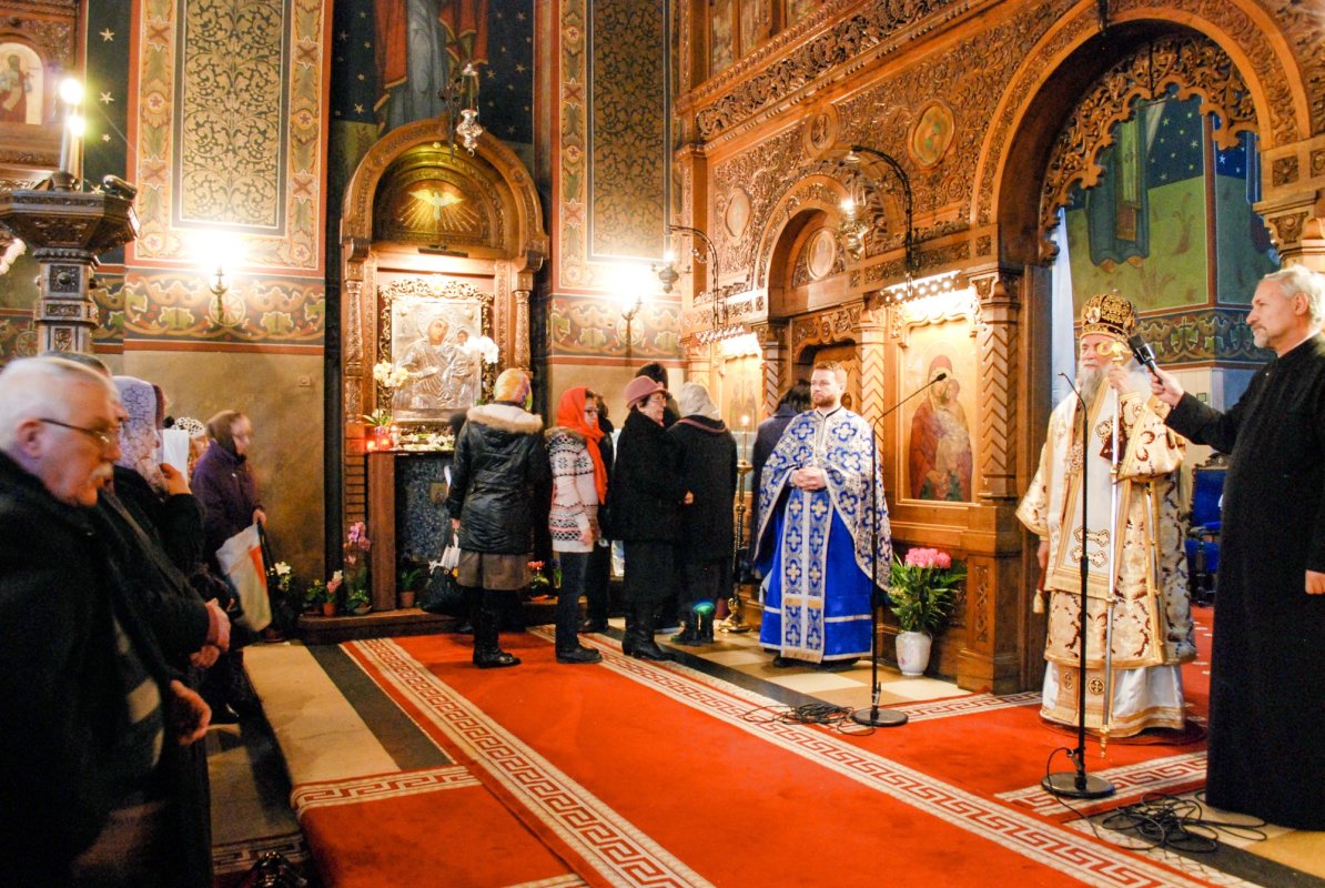 Liturghii arhiereşti în Mitropolia Olteniei 65044