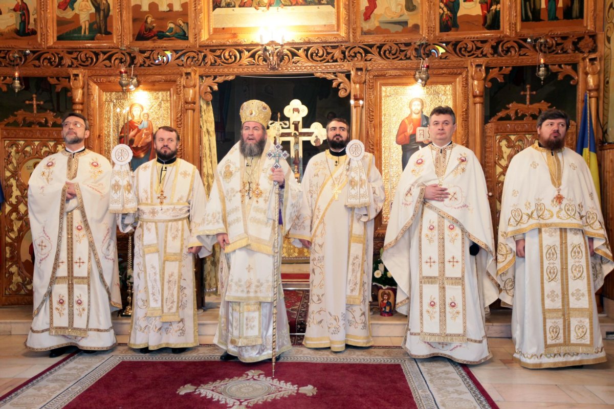 Slujiri arhiereşti în Duminica a 17-a după Rusalii 65030