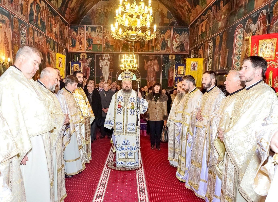 Slujiri arhiereşti în Duminica a 17-a după Rusalii 65032