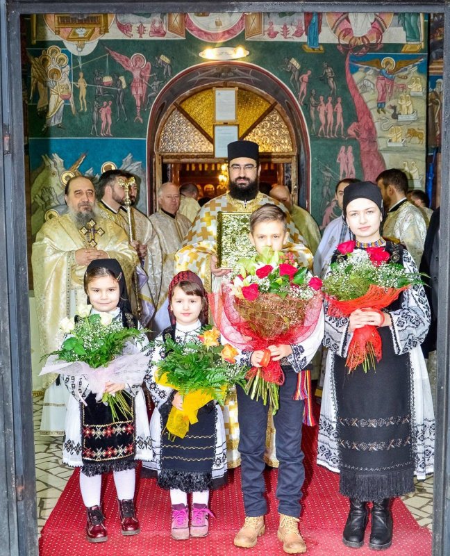 Slujiri arhiereşti în Duminica a 17-a după Rusalii 65034