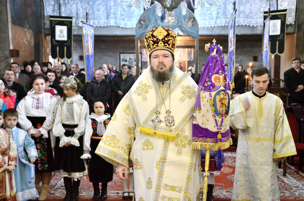 Slujiri arhiereşti în Duminica a 17-a după Rusalii 65039