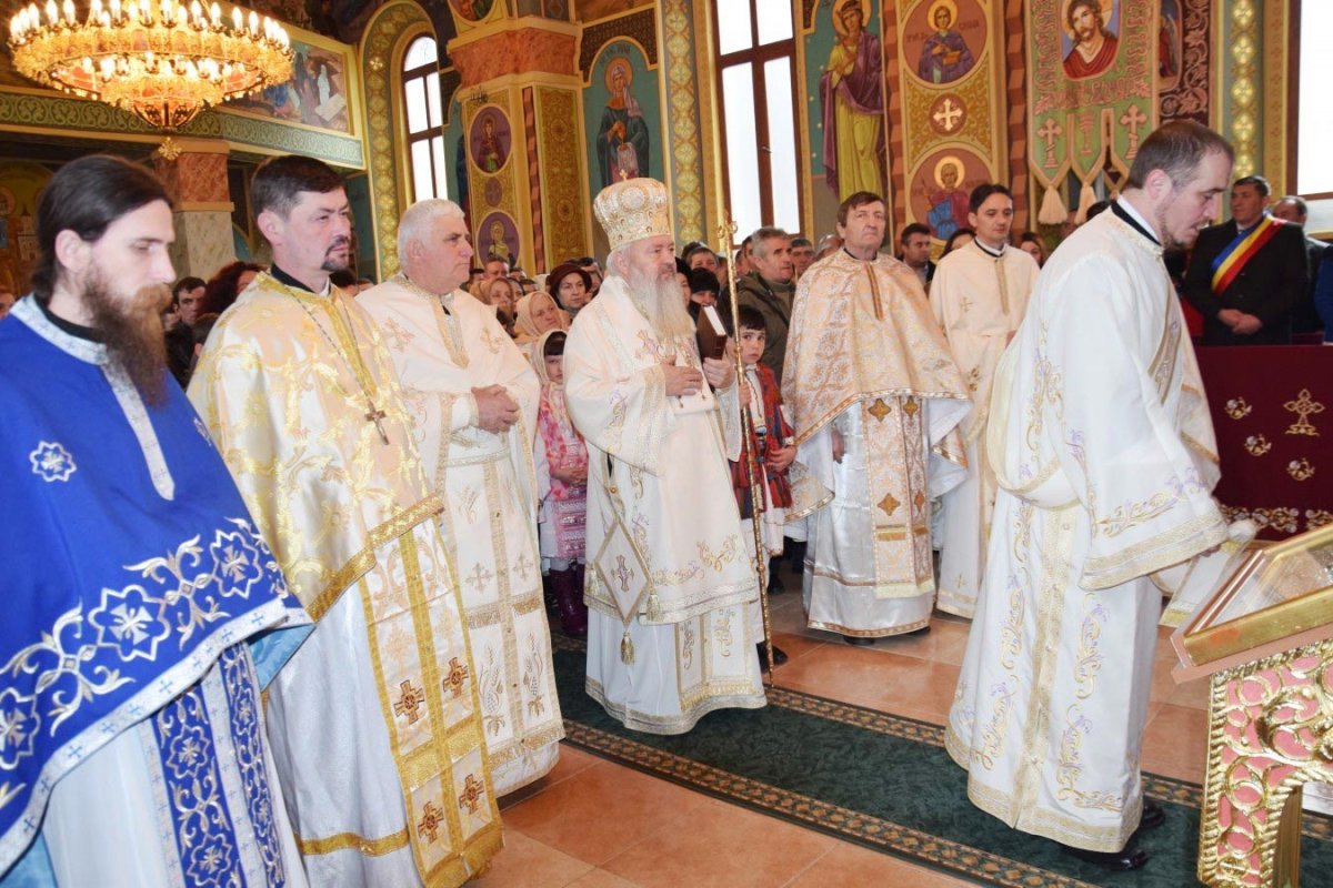 Slujiri arhiereşti în Duminica a 17-a după Rusalii 65041