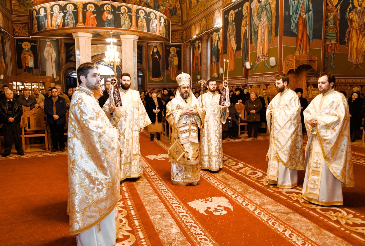 Slujiri arhierești în Muntenia și Dobrogea 65072