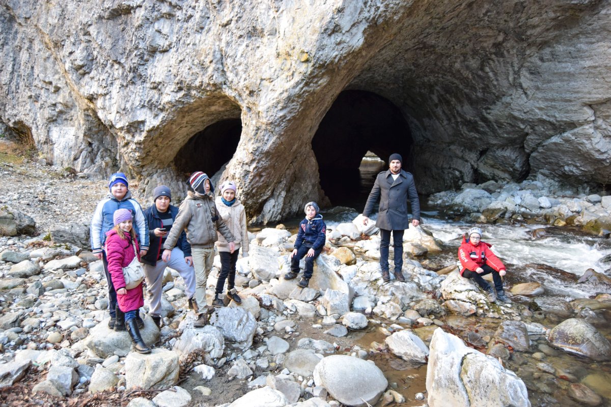 Excursie la Târgu Jiu pentru tinerii din Anina 64930