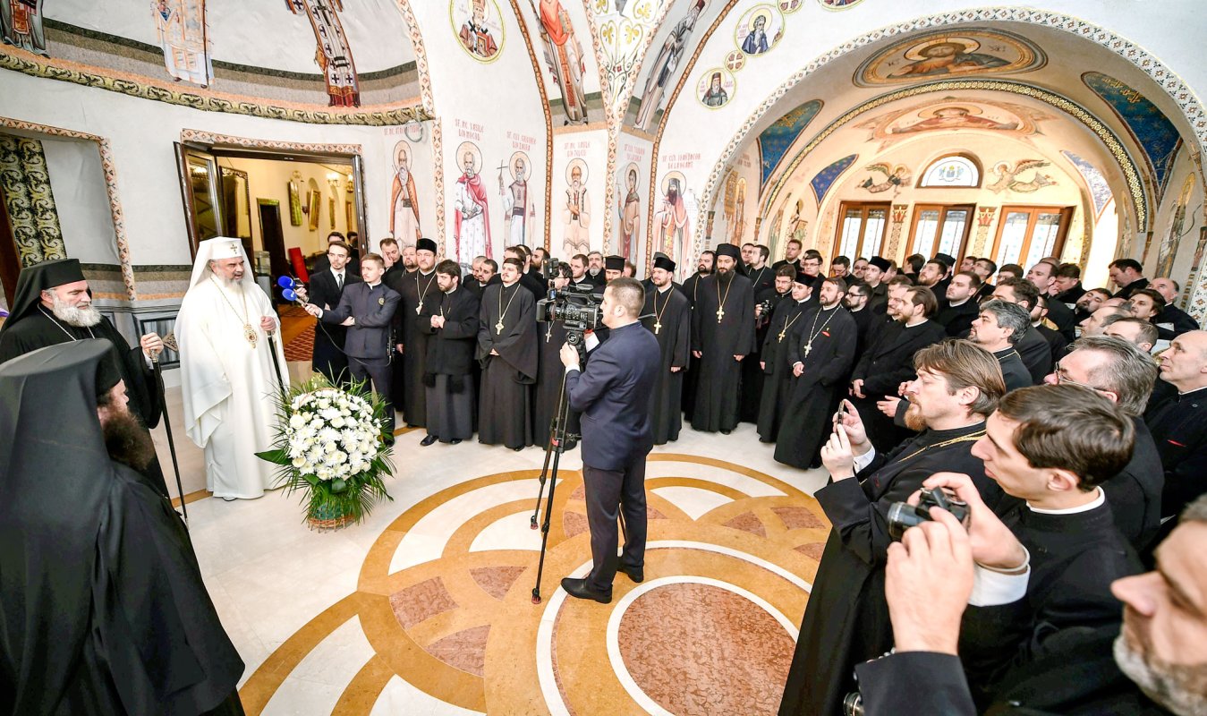 Pelerini din Arhiepiscopia Romanului şi Bacăului la Patriarhie 64861