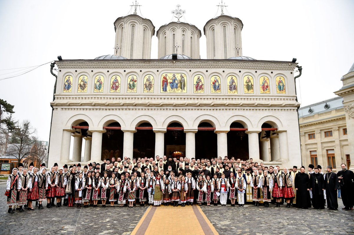 Pelerini din Arhiepiscopia Romanului şi Bacăului la Patriarhie 64864
