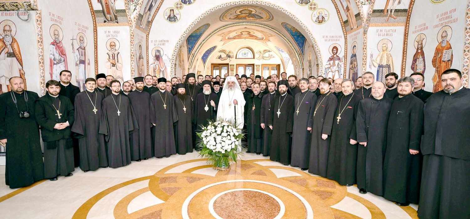 Pelerini din Arhiepiscopia Romanului şi Bacăului la Patriarhie 64865