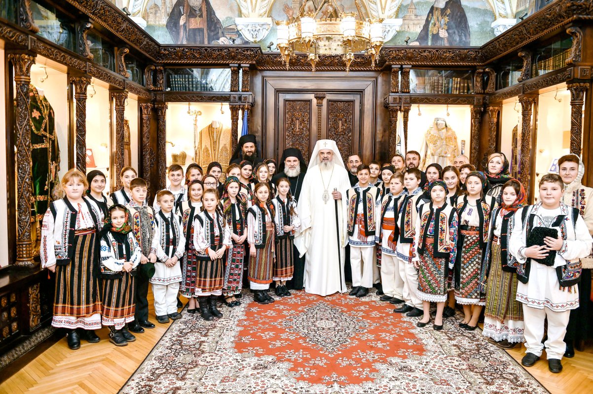 Pelerini din Arhiepiscopia Romanului şi Bacăului la Patriarhie 64866