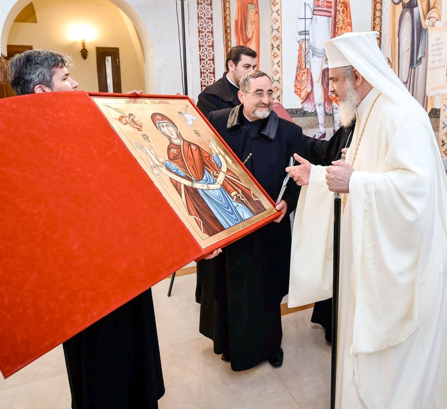 Pelerini din Arhiepiscopia Romanului şi Bacăului la Patriarhie 64867