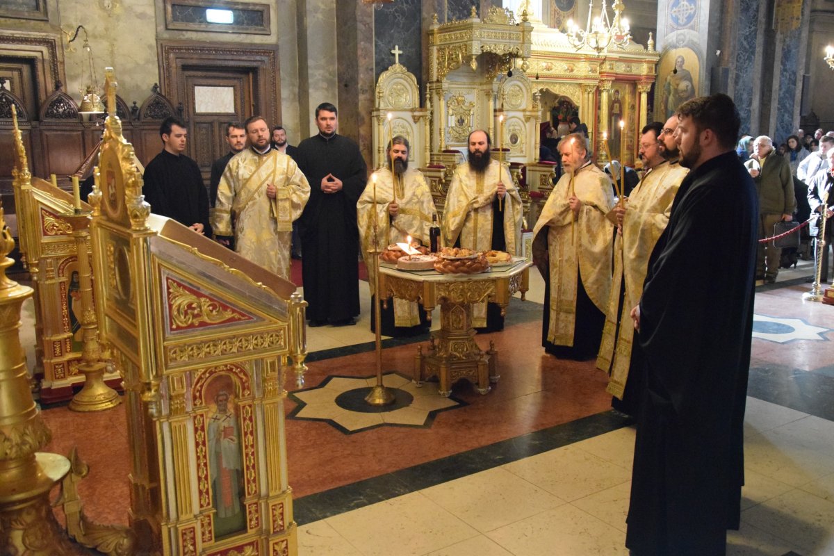 Slujbă de pomenire pentru Regina Elisabeta, la Iaşi 64816