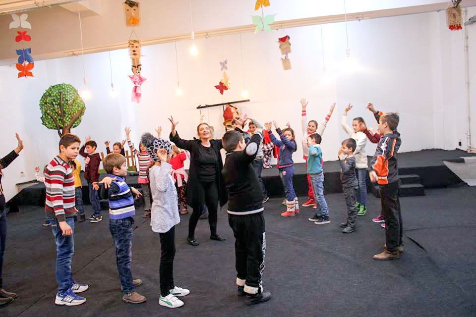 Teatru, cultură şi tradiţie pentru copiii doljeni 64765