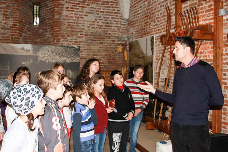 Teatru, cultură şi tradiţie pentru copiii doljeni 64768