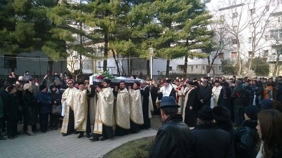 Părintele Constantin Leonte, printre mii de flori spre ceruri 64636