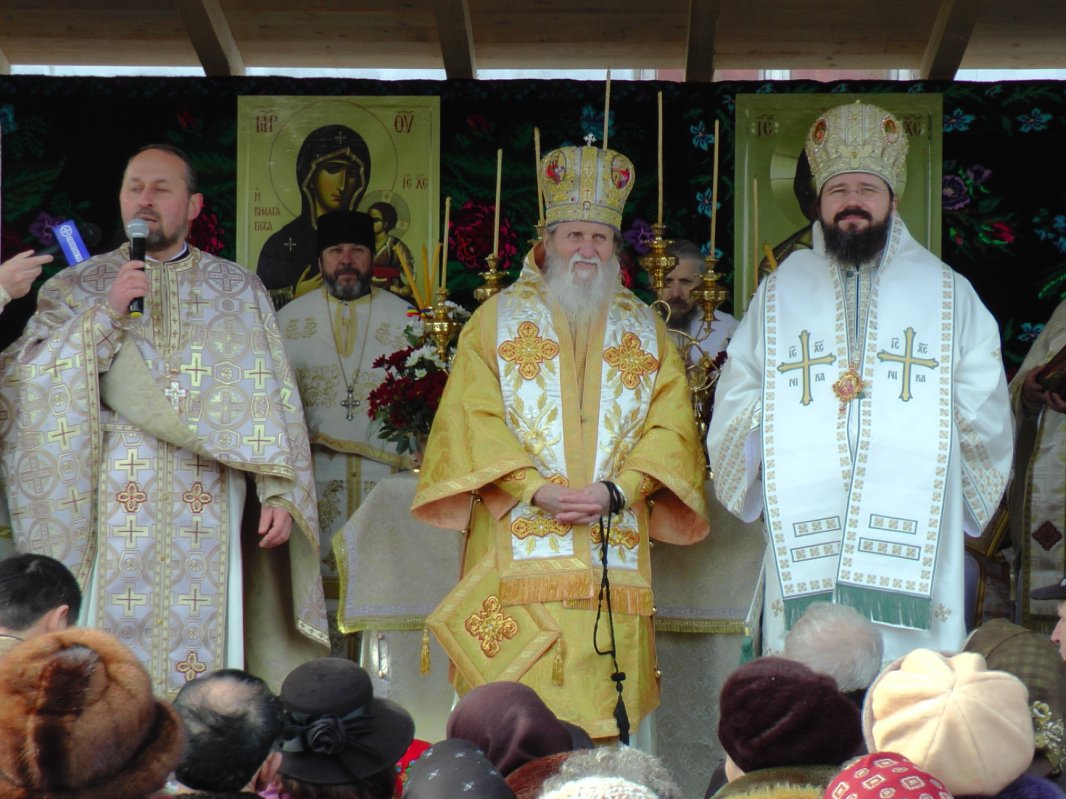 Sfinţire de biserică în localitatea suceveană Straja 64639