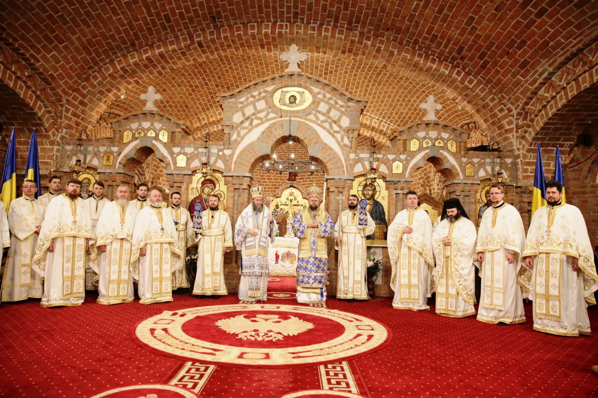 Slujiri arhiereşti în Duminica a 33-a după Rusalii 64642