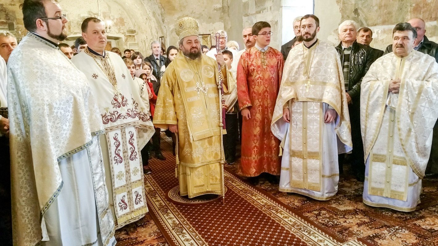 Slujiri arhiereşti în Duminica a 33-a după Rusalii 64645