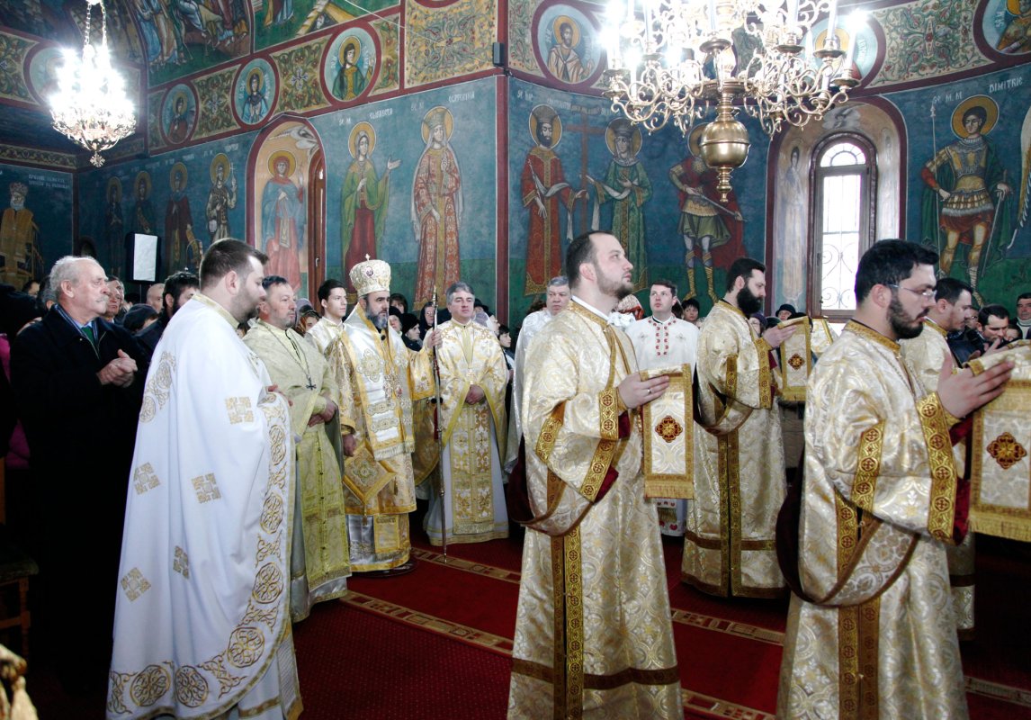 Vizită arhierească la Pârscovul de Sus 64682