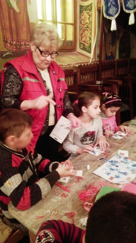 Copiii din parohiile sibiene confecţionează mărţişoare 64539