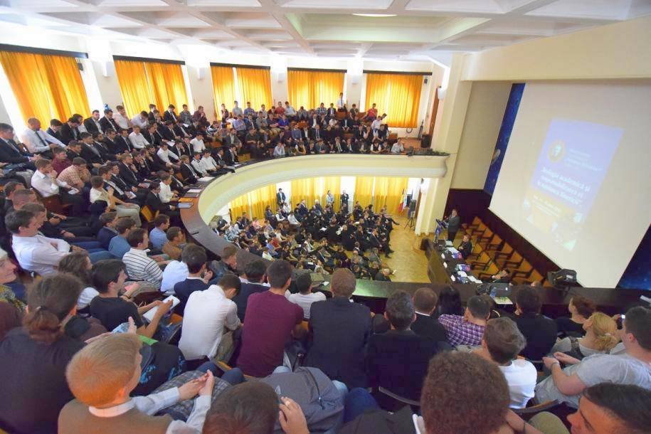 Familia Bisericii şi „biserica de acasă“ - o sinteză a activităţii Arhiepiscopiei Iaşilor în anul 2015 64355