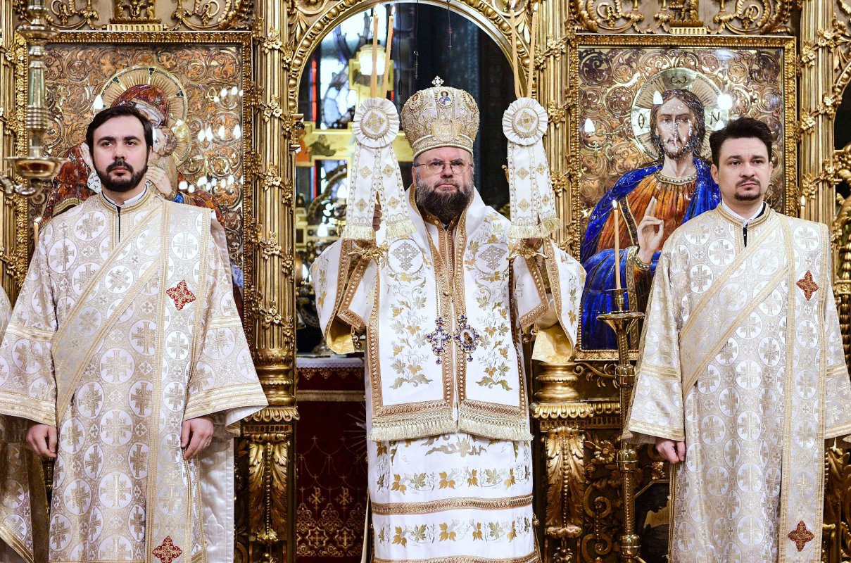 Ierarhi români din America au slujit în Capitală 64336